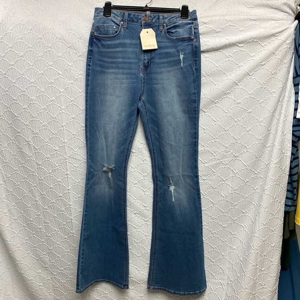 ❤️ NWT Wonderly size‎ 30 light wash distressed stretch flare leg